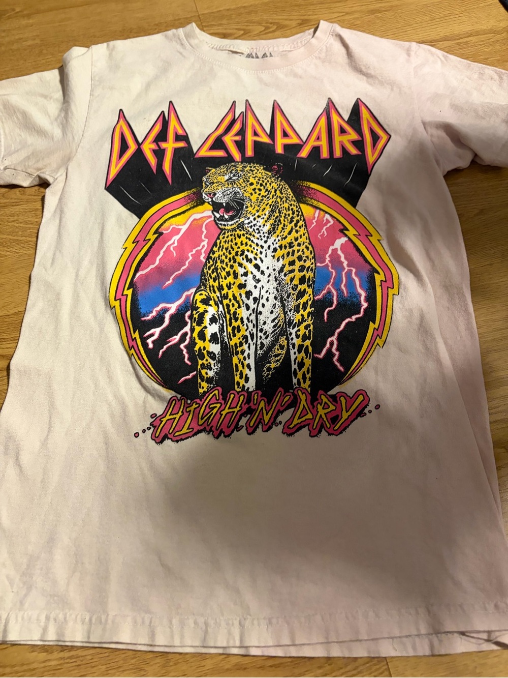 Def Leppard Pink 'High 'N' Dry' Short Sleeve Graphic Tee